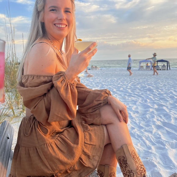 Meet your Posher, Brittney - Picture 4 of 6